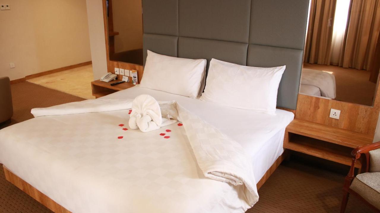 Beverly Hotel Batam Nagoya Dış mekan fotoğraf