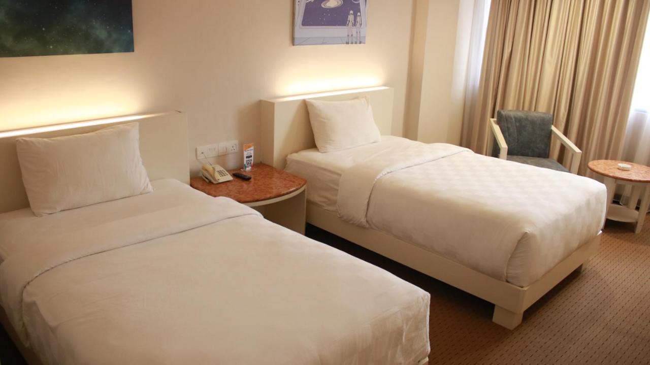 Beverly Hotel Batam Nagoya Dış mekan fotoğraf