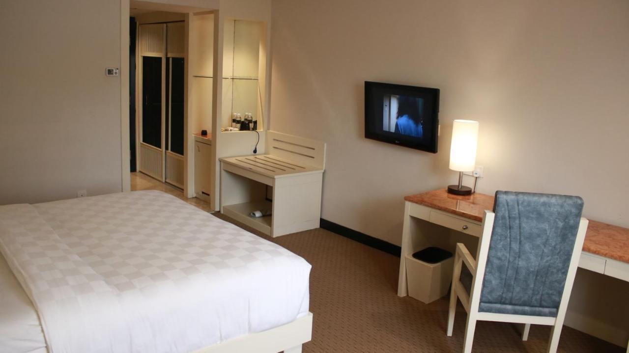Beverly Hotel Batam Nagoya Dış mekan fotoğraf