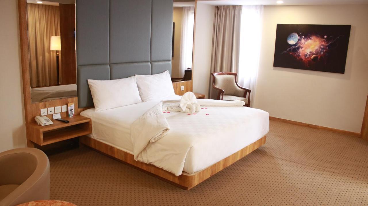 Beverly Hotel Batam Nagoya Dış mekan fotoğraf