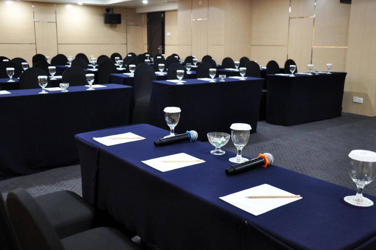 Beverly Hotel Batam Nagoya Dış mekan fotoğraf