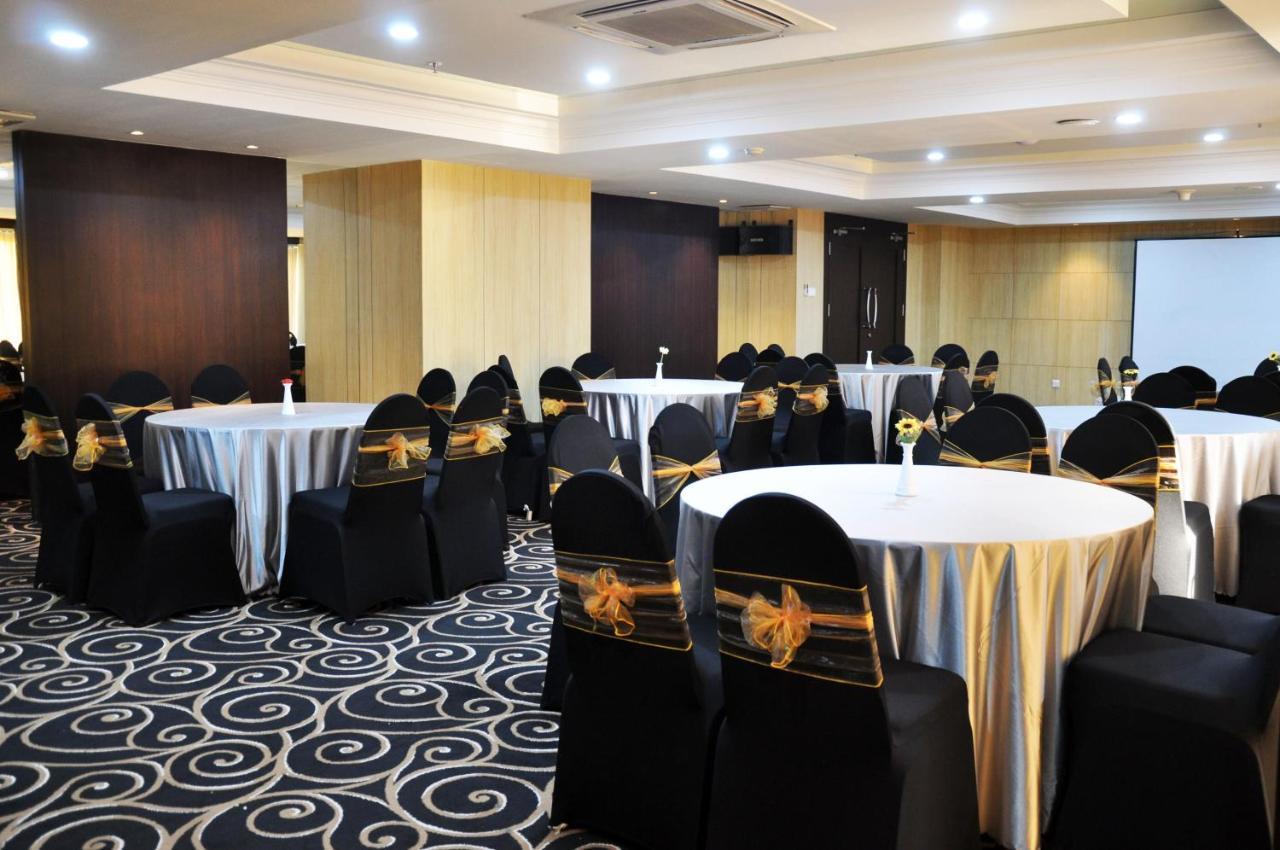 Beverly Hotel Batam Nagoya Dış mekan fotoğraf